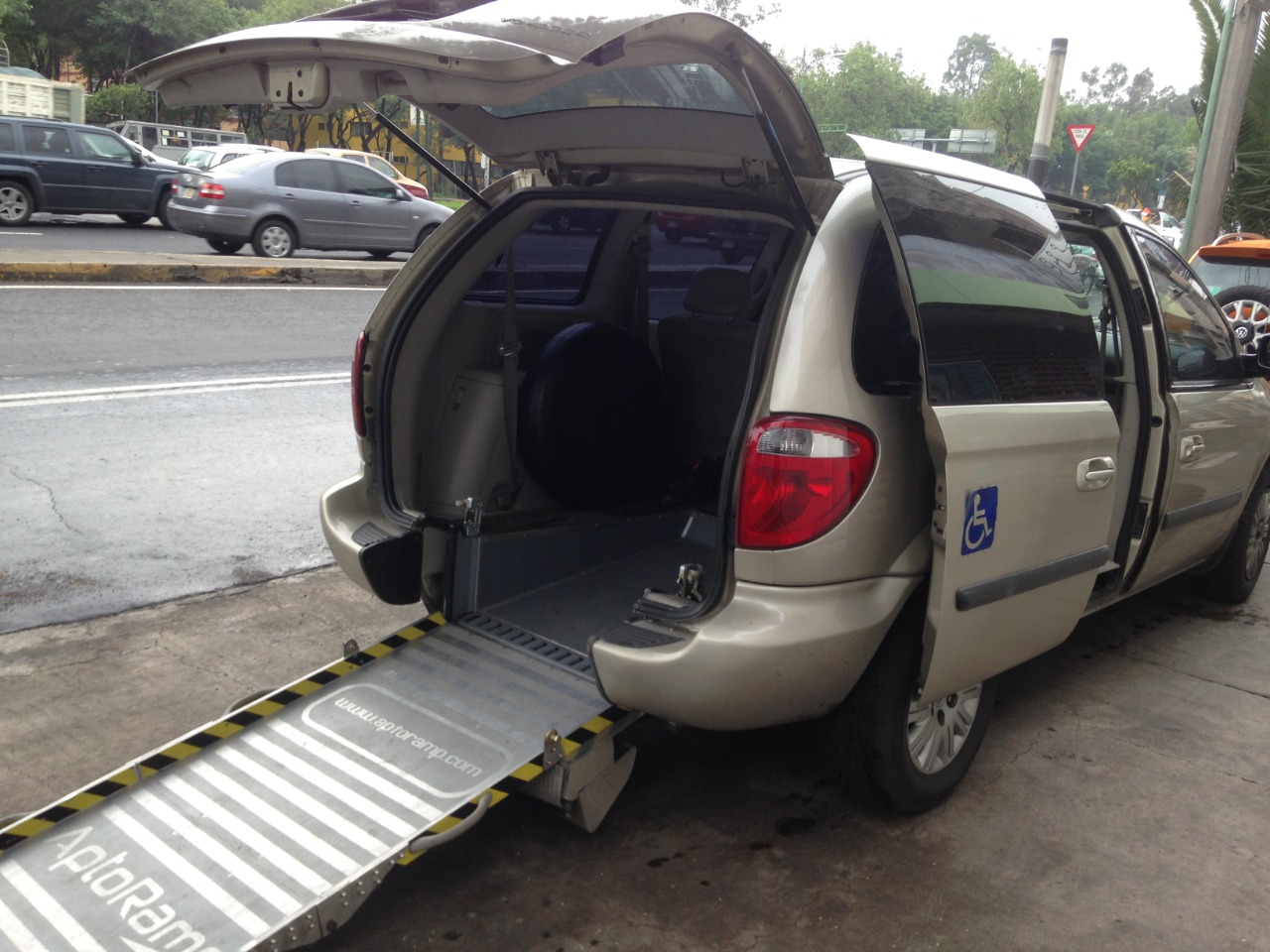Acceso de la unidad de transporte para pacientes